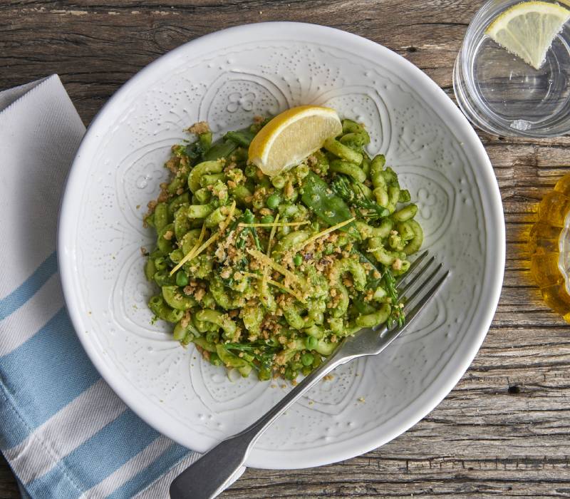 Pasta Garofalo - Macaroni with Mangetout, Peas & Tenderstem Broccoli topped with Lemon zest & Citrus crumb