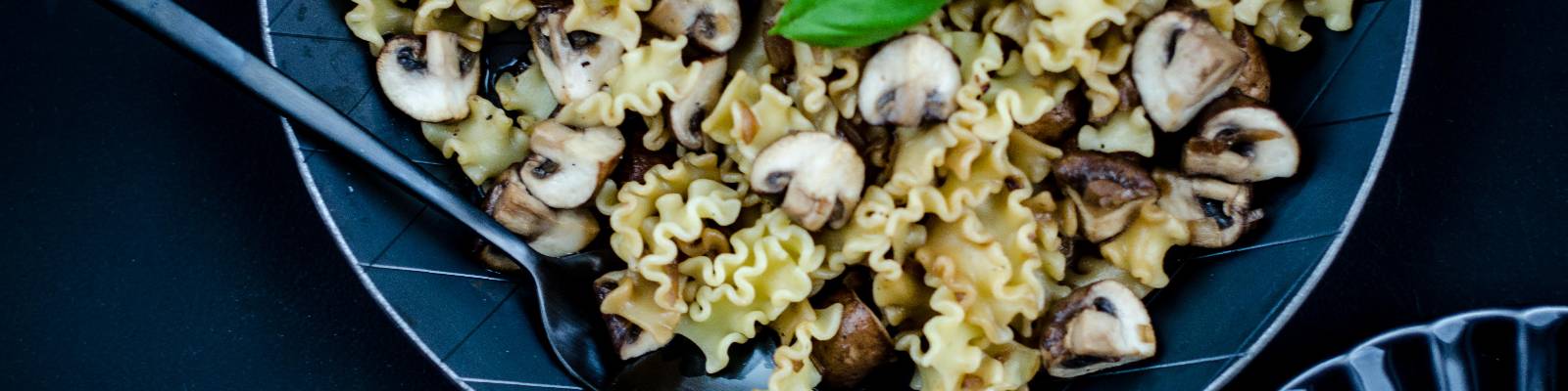 Pasta Garofalo - Mafalda Corta mit Champignons, Pecannusspesto und Marsala