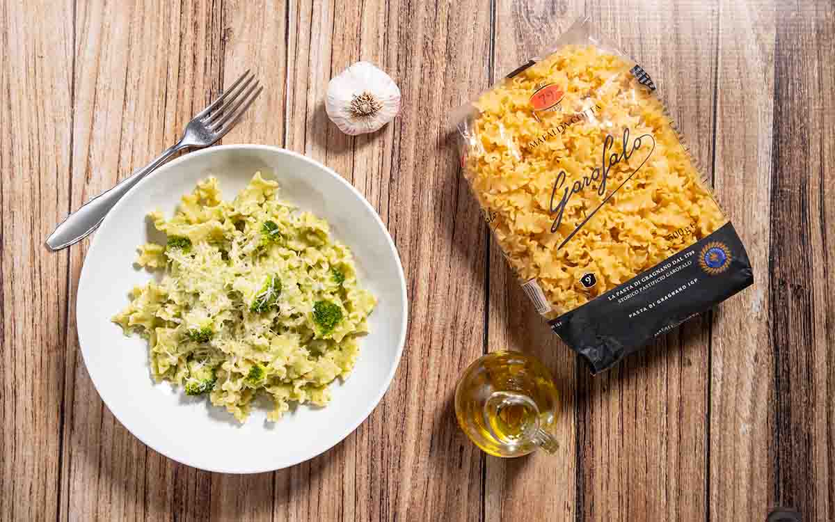 Paso a paso Mafalda con crema de patata y brócoli emplatar
