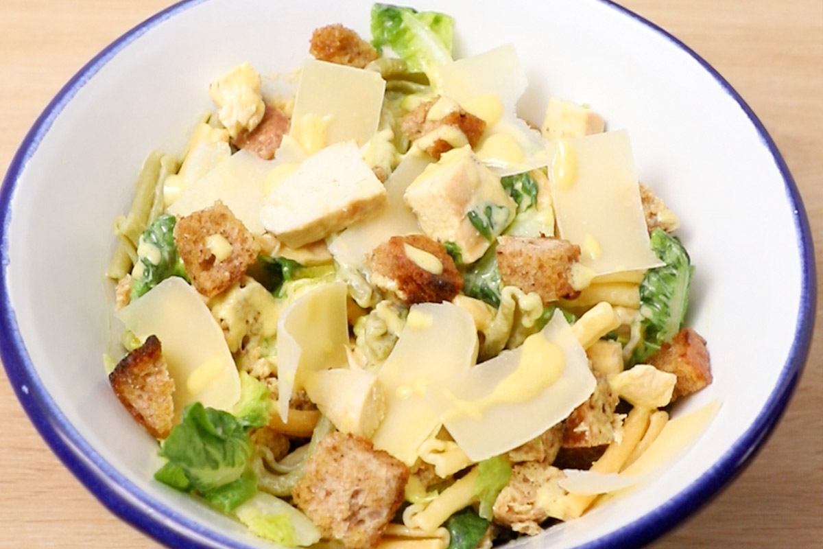 ensalada de pasta tipo césar