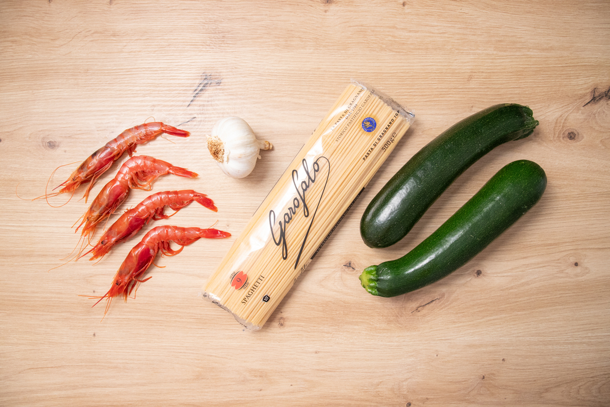 Spaghetti con gambas rojas y crema de calabacín