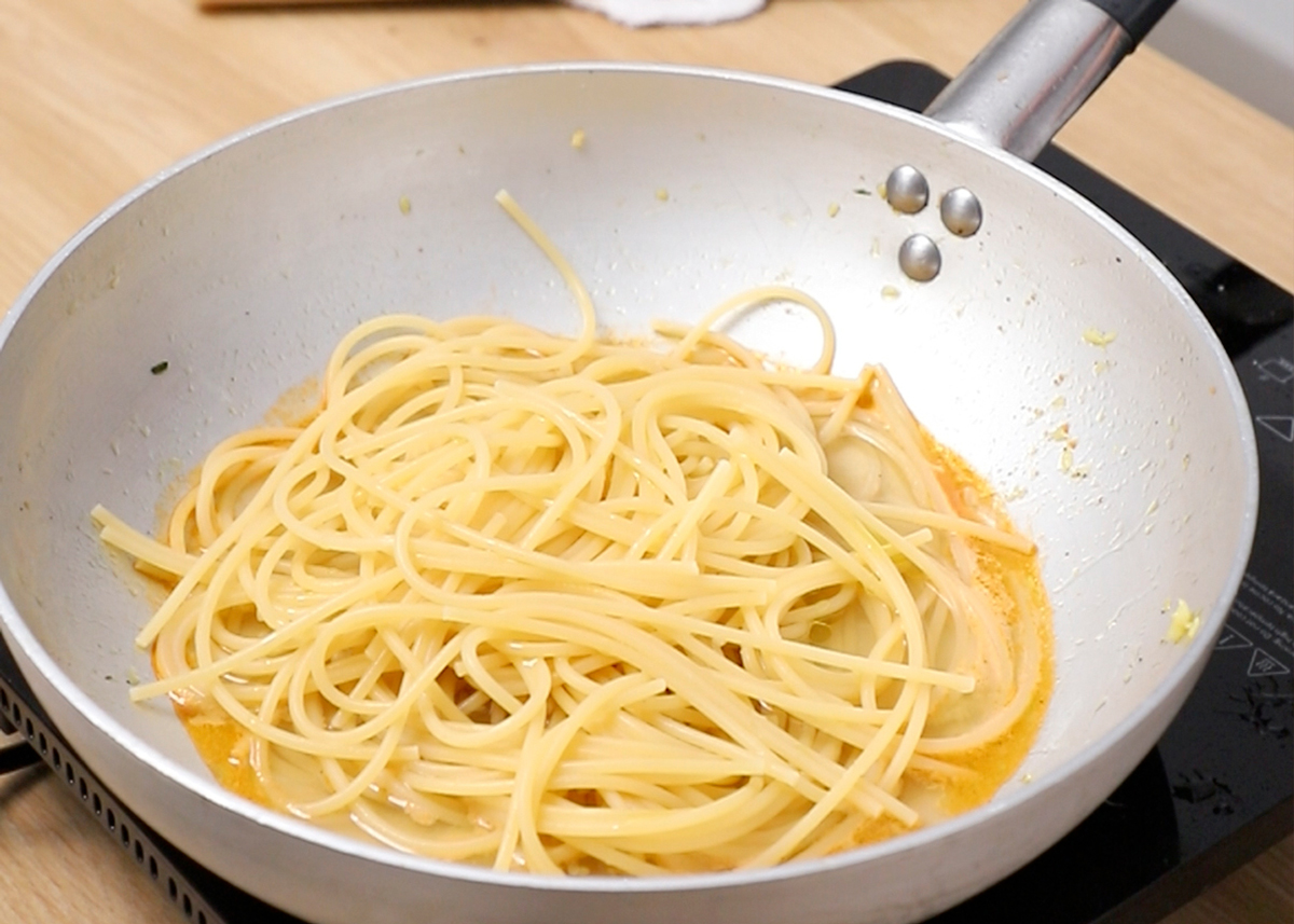 Spaghetti con gambas rojas y crema de calabacín