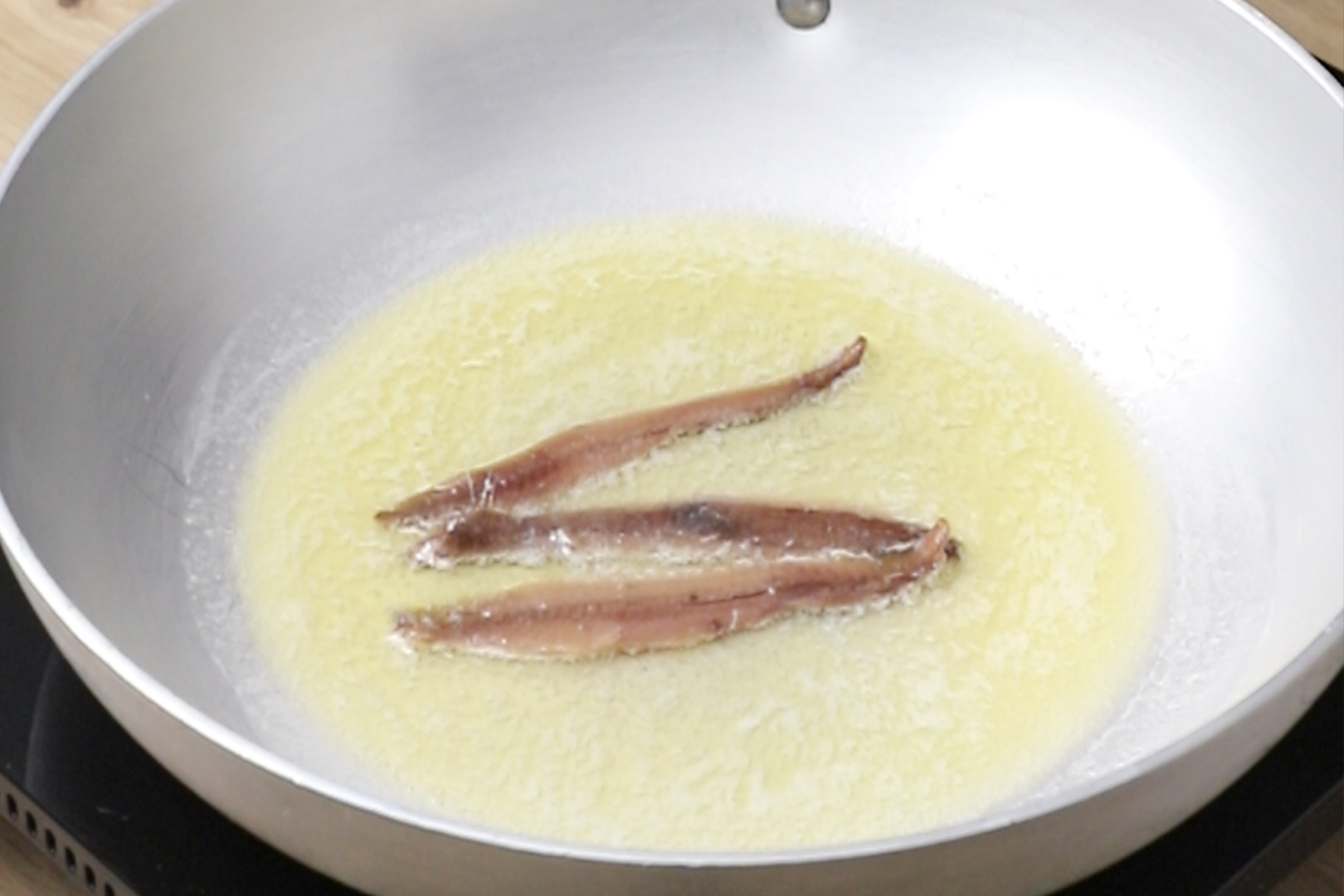 Linguine con anchoas del cantabrico y mantequilla, preparacion base
