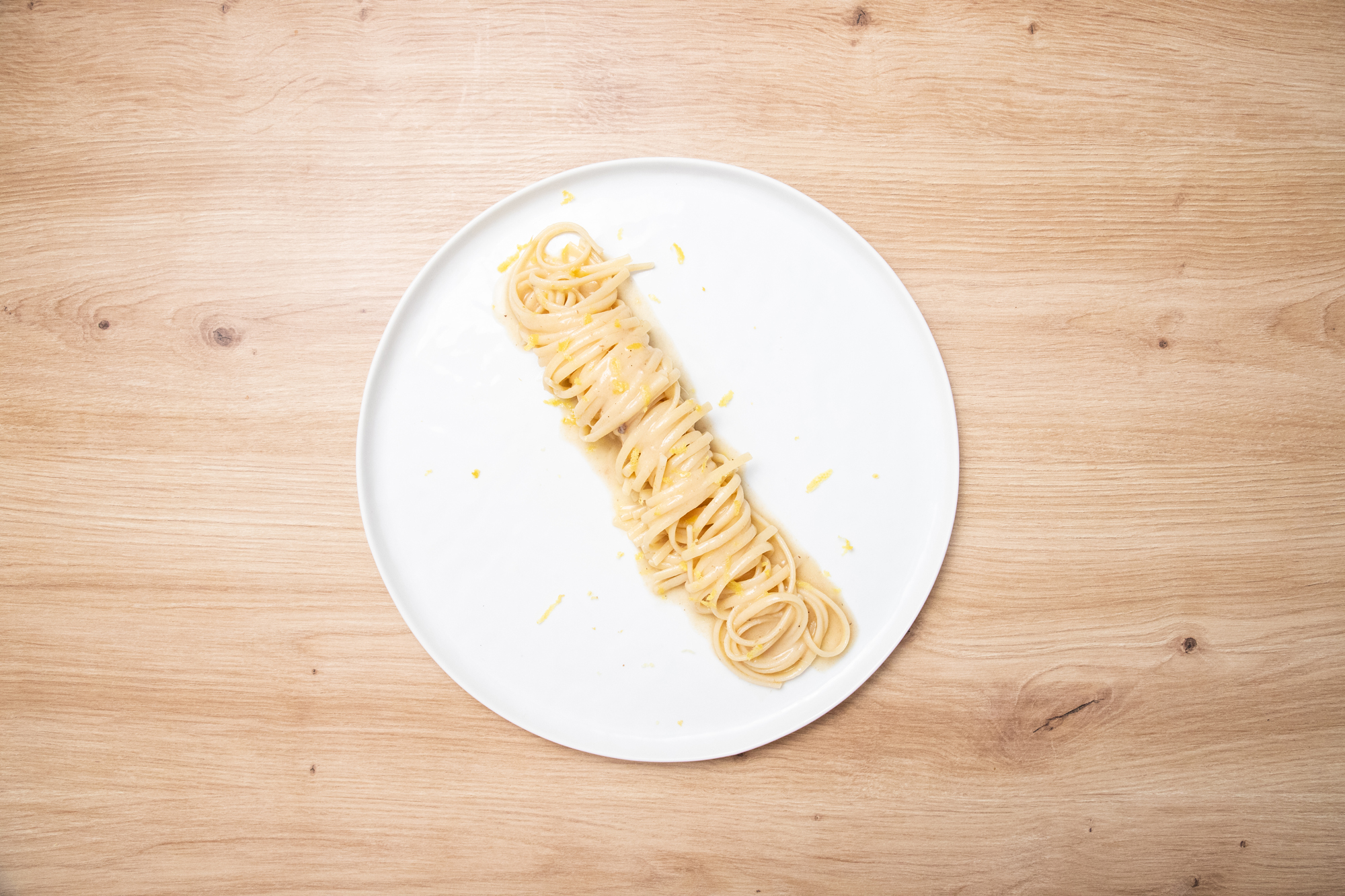 linguine con anchoas emplatado