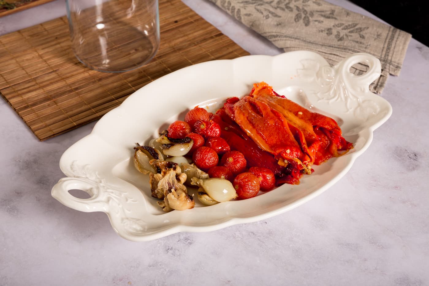 Receta Mezzelune Prosciutto Di Parma y Parmigiano Reggiano con Salsa de Pimientos Asados y Burrata. Paso 2: quitamos la piel a los pimientos y los tomates