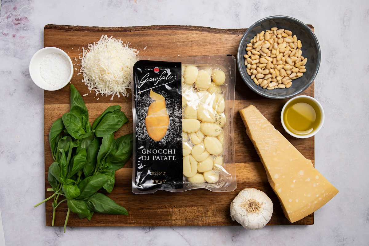 Paso a paso: prepara los ingredientes de los ñoquis con pesto