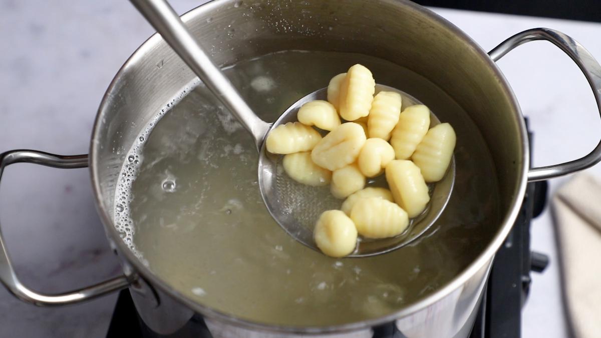 Paso a paso: ñoquis al pesto - cocción