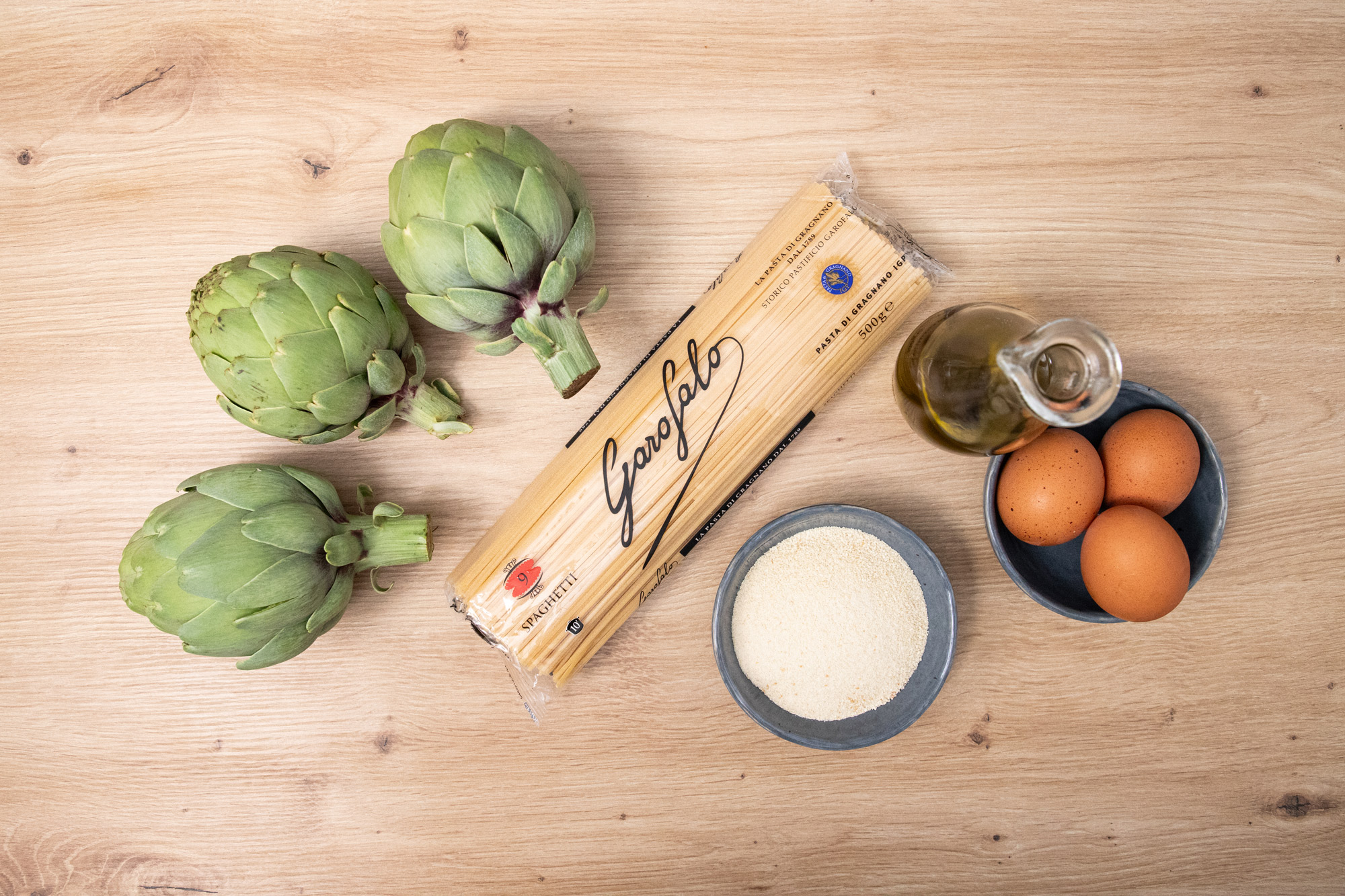 Spaghetti-con-alcachofas-y-yema-frita-ingredientes