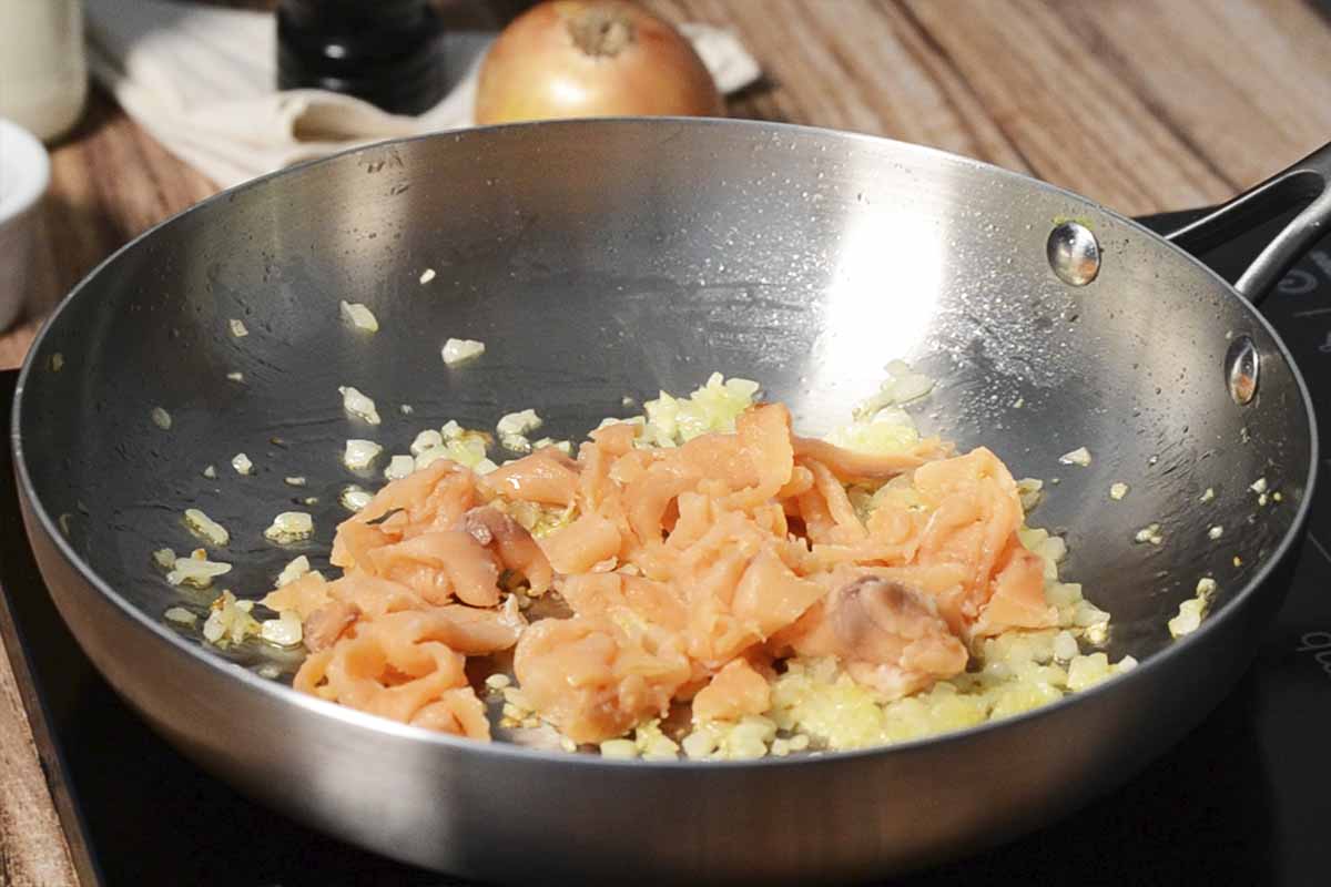 paso a paso pasta salmón nata añadir salmón