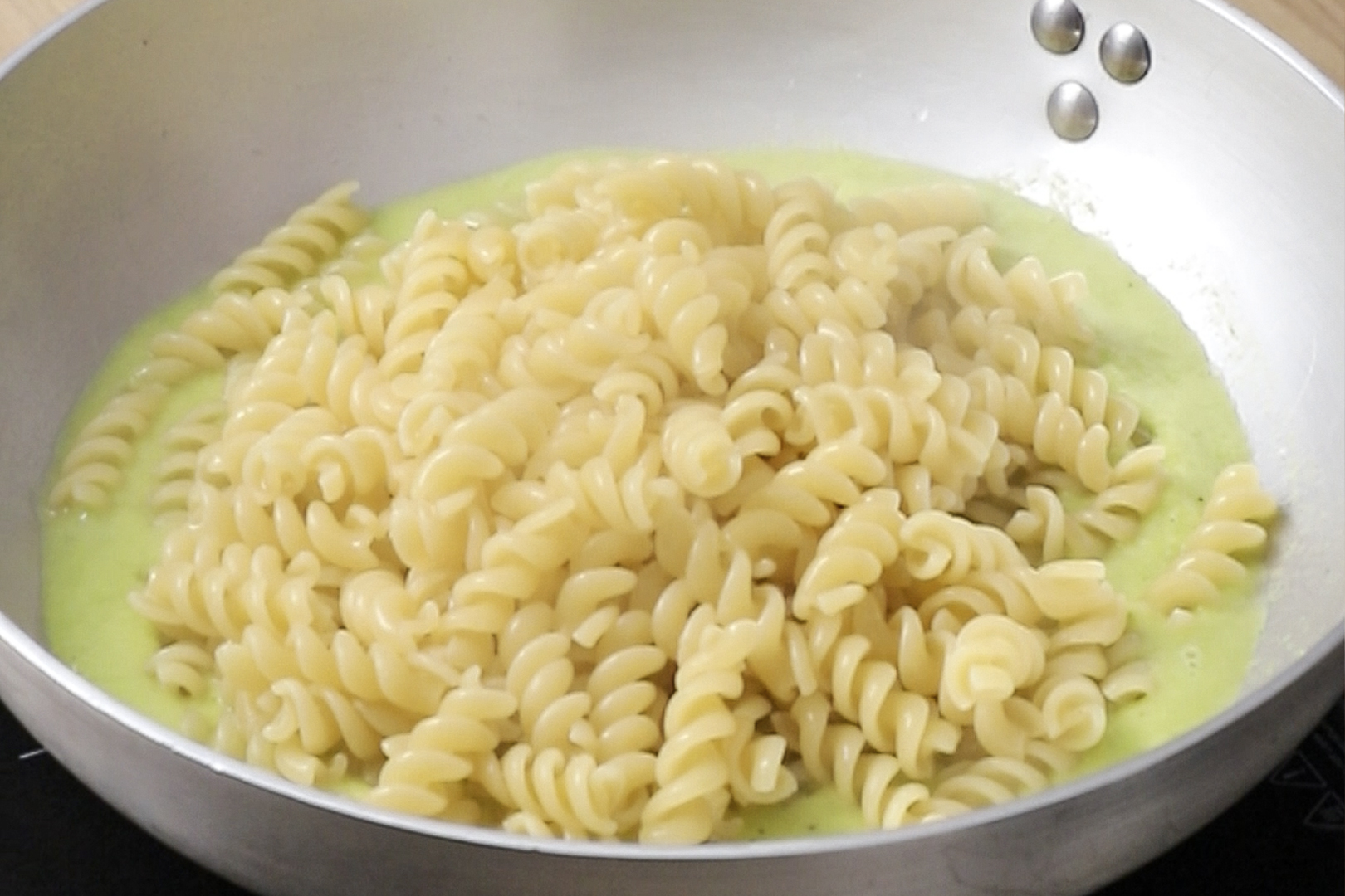 pasta con crema de puerros-mezclar