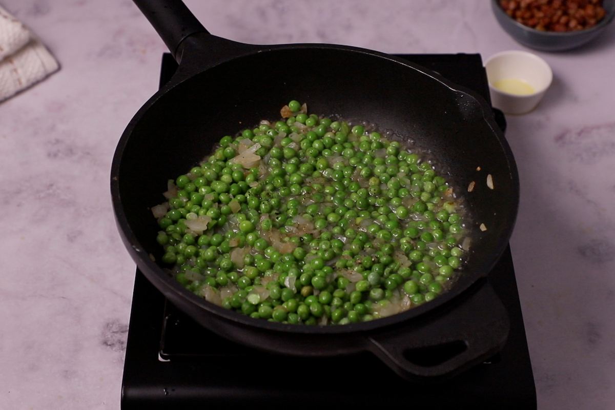 Paso a paso pasta con guisantes guisantes
