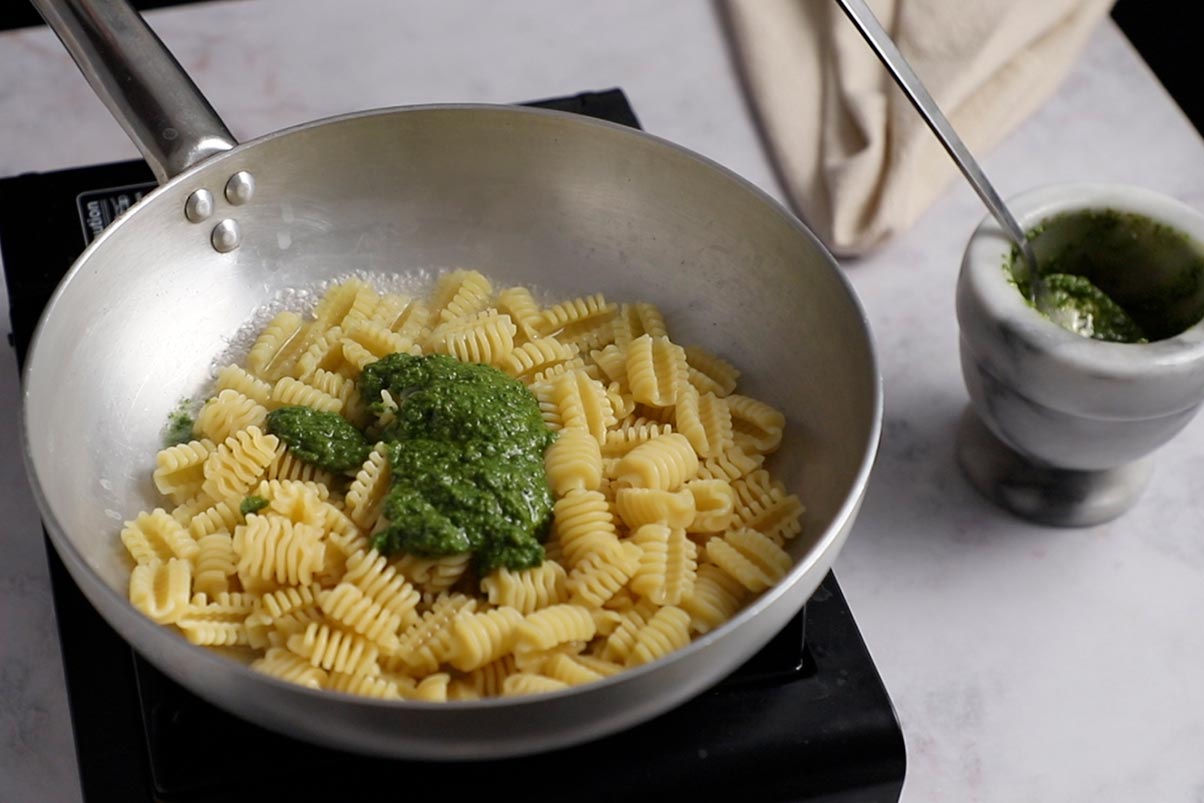 Paso 3 Pasta radiatori con albahaca