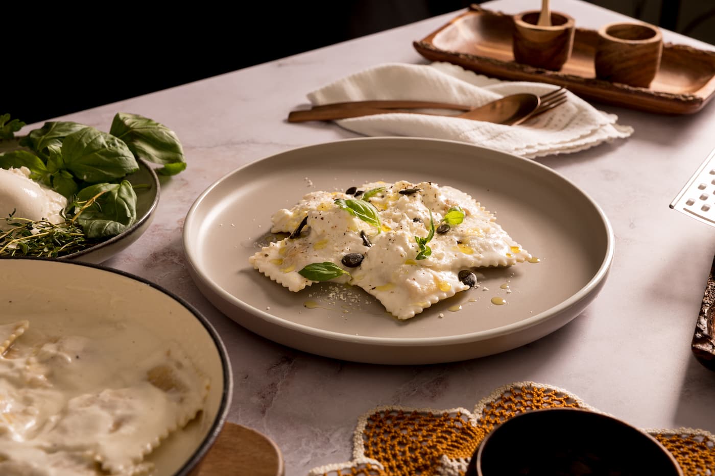 Receta Ravioli de Calabaza y Toque de Mantequilla con salsa tres quesos. Paso 5: emplatamos los ravioli