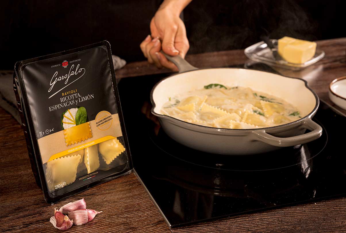 Receta Ravioli de Ricotta, Espinacas y Limón con salsa de nata y salmón. Paso 5: hervir los raviolis