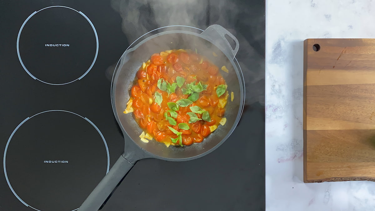 Receta de salsa para raviolis: Paso 4: Trocear la albahaca