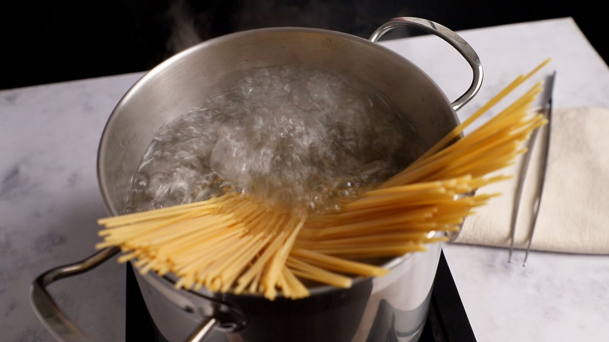Paso a paso: cuece los spaghettis