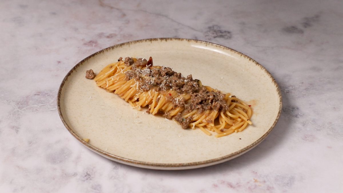 Paso a paso: Servimos los spaghettis con carne picada