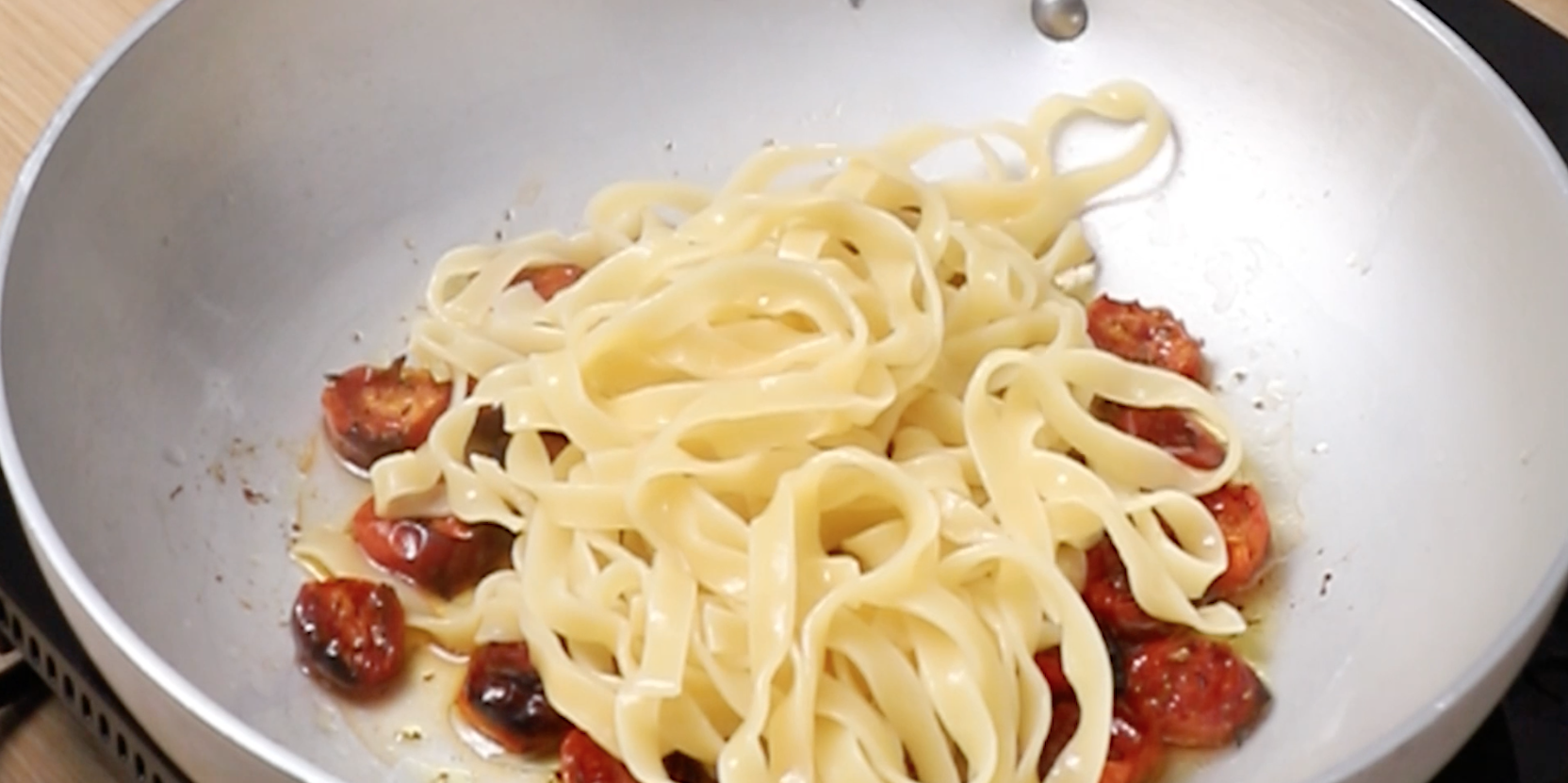 tagliatelle con tomates cherry y burrata-cocer y mezclar