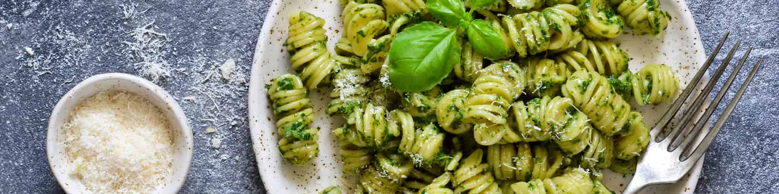 Pasta Garofalo - Fusillone con salsa pesto de rúcula