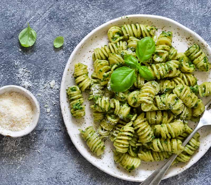 Pasta Garofalo - Fusillone con salsa pesto de rúcula