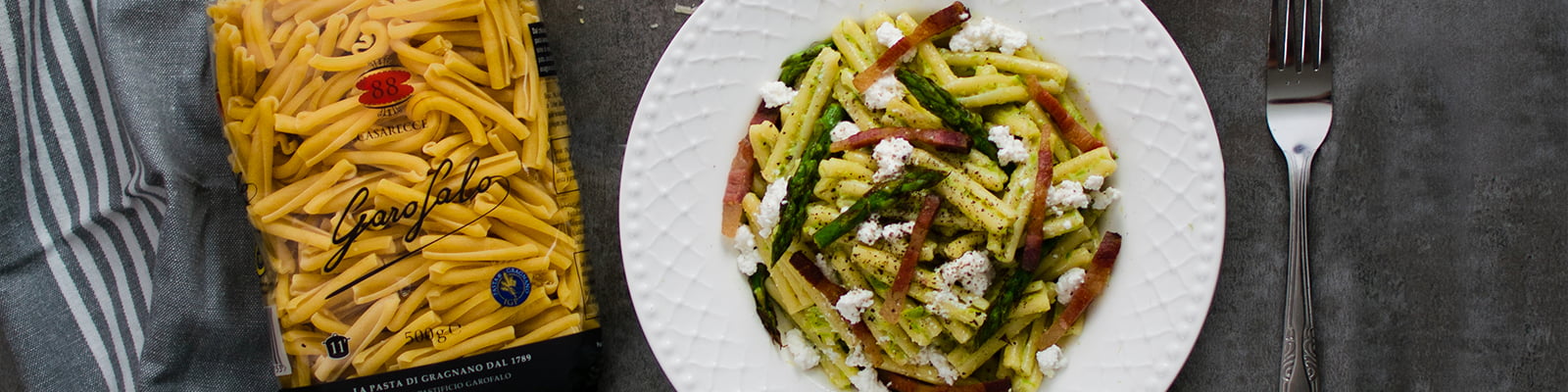 Pasta Garofalo - Casarecce con crema de espárragos, panceta crujiente y ricotta salada