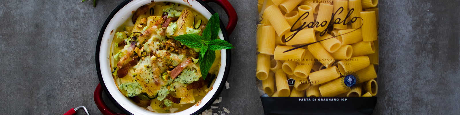 Pasta Garofalo - Rigatoni al horno con pesto de calabacín, guanciale y provolone