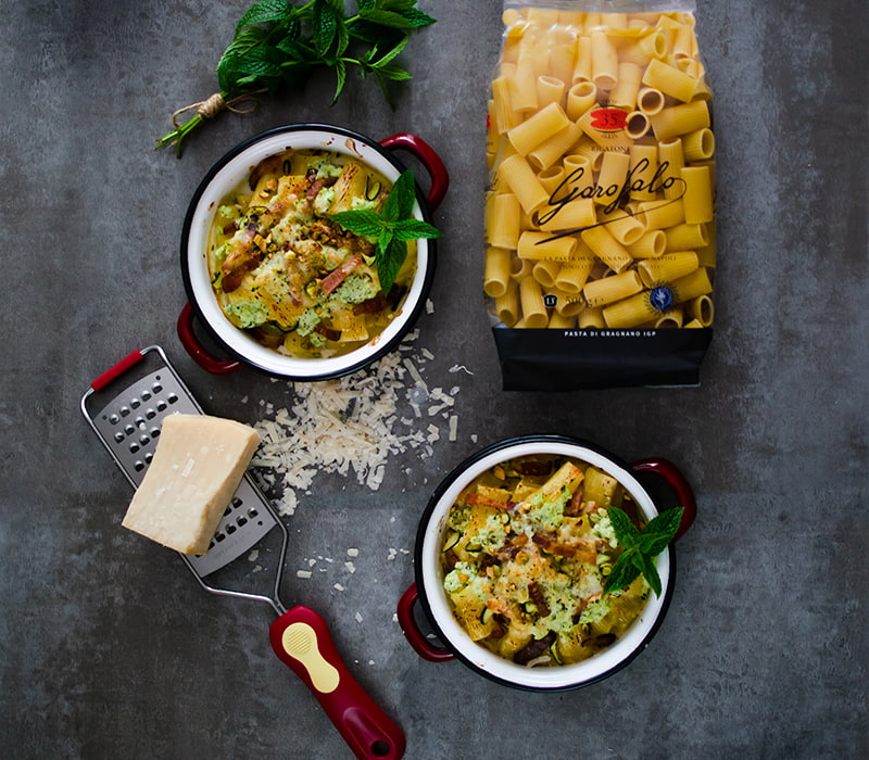 Pasta Garofalo - Rigatoni al horno con pesto de calabacín, guanciale y provolone