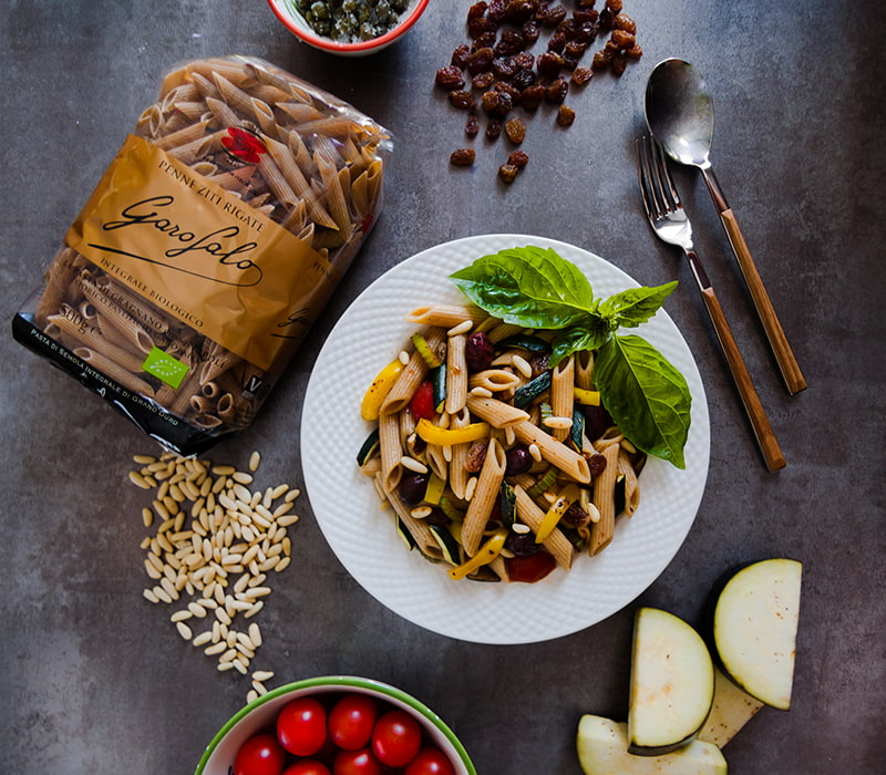 Pasta Garofalo - Penne rigate con caponata de verduras, piñones y albahaca fresca