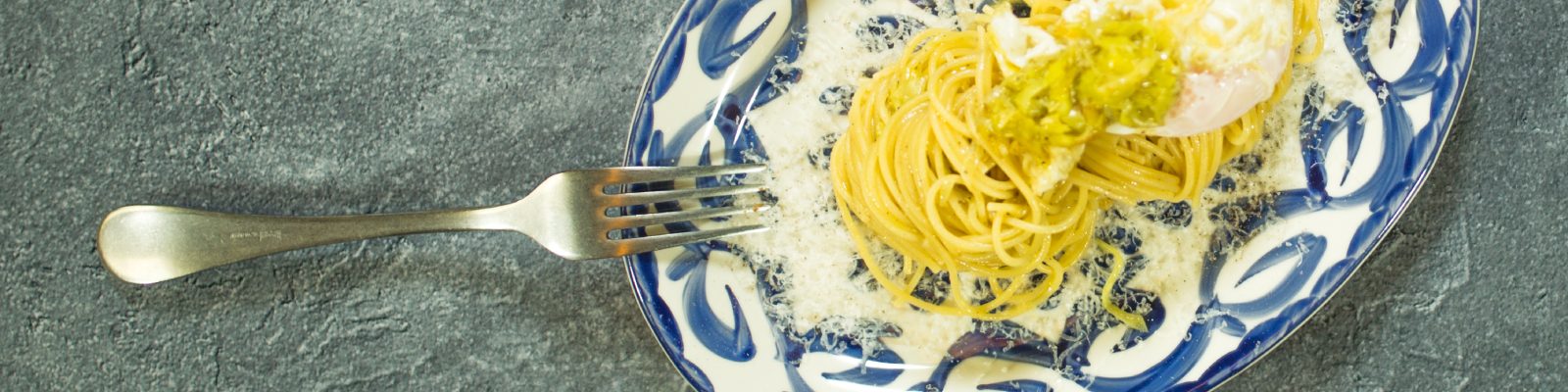 Pasta Garofalo - Spaghettini con salsa de puerro, azafrán y provolone