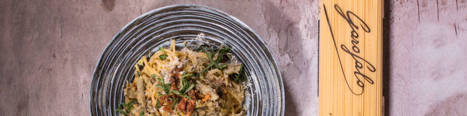 Pasta Garofalo - Spaghetti con alcachofas y guanciale