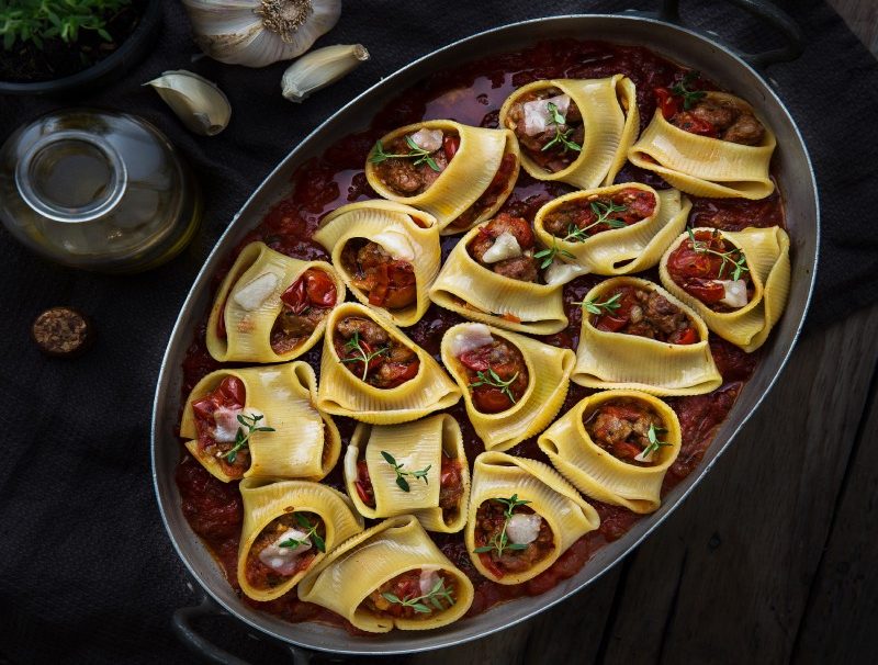 Lumaconi al horno rellenos de pato y setas