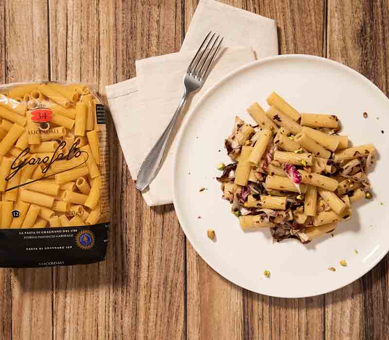 Pasta Garofalo - Pasta con gorgonzola, achicoria y pistachos: receta deliciosa