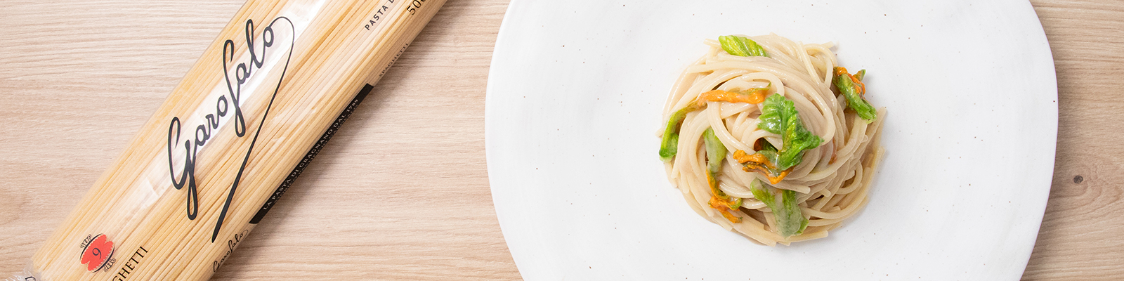 Pasta Garofalo - Espaguetis con anchoas y flores de calabacín: una receta rápida y con sabor a mar