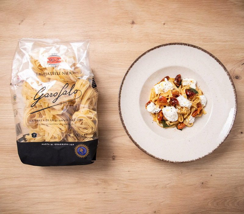 Pasta Garofalo - Tagliatelle con tomates cherry y burrata: receta italiana fácil y deliciosa