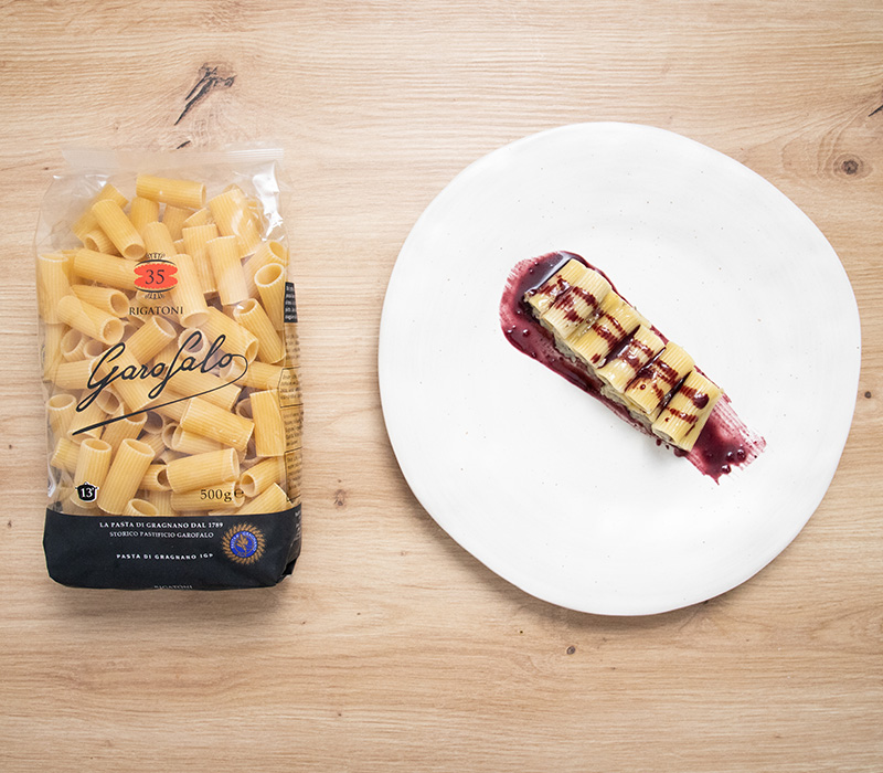 Pasta Garofalo - Rigatoni rellenos con queso azul y setas con salsa de vino tinto