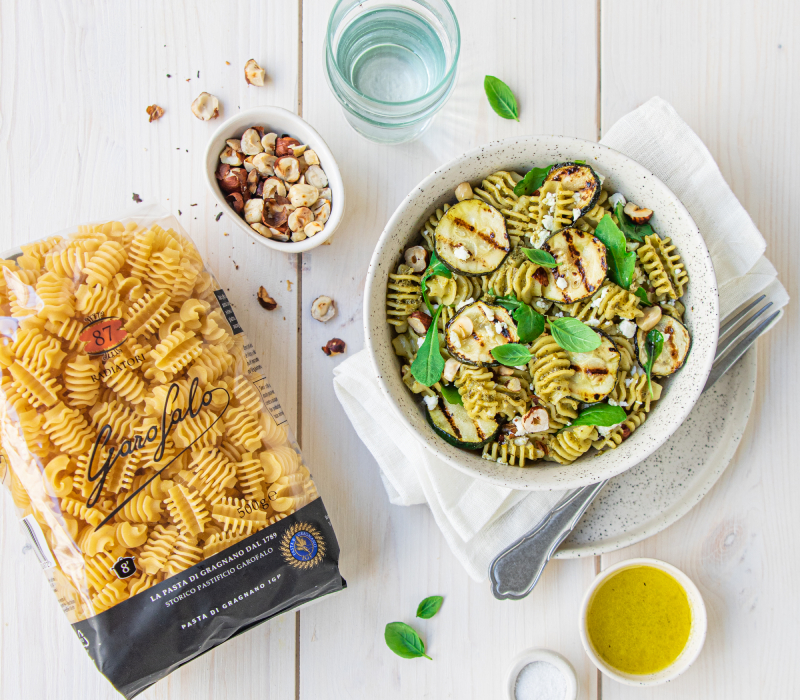 Pasta Garofalo - Salade de Radiatori au Pesto, courgettes grillées à l'ail et Feta