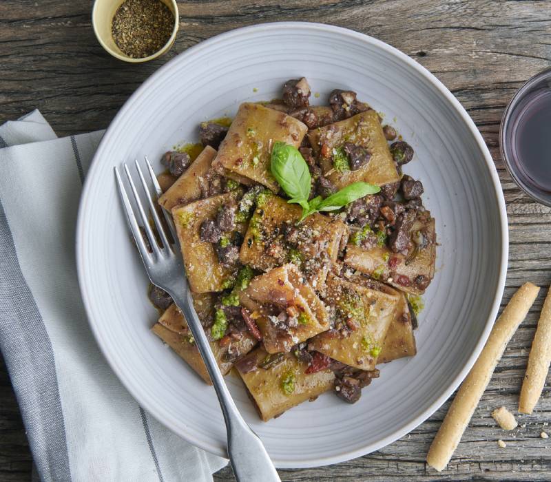 Pasta Garofalo - Schiaffoni med kött infuserat med fänkålfrön och blandad svampragu.