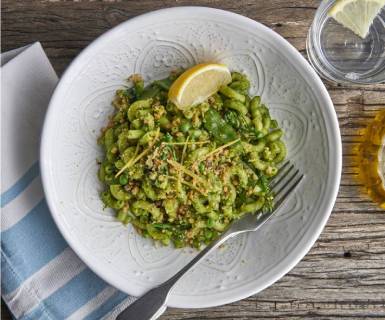 Pasta Garofalo - Macaroni with Mangetout, Peas Tenderstem Broccoli topped with lemon zest