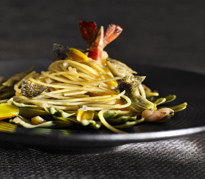 Pasta Garofalo - Garofalo spaghetti, prawns and caviar petals
